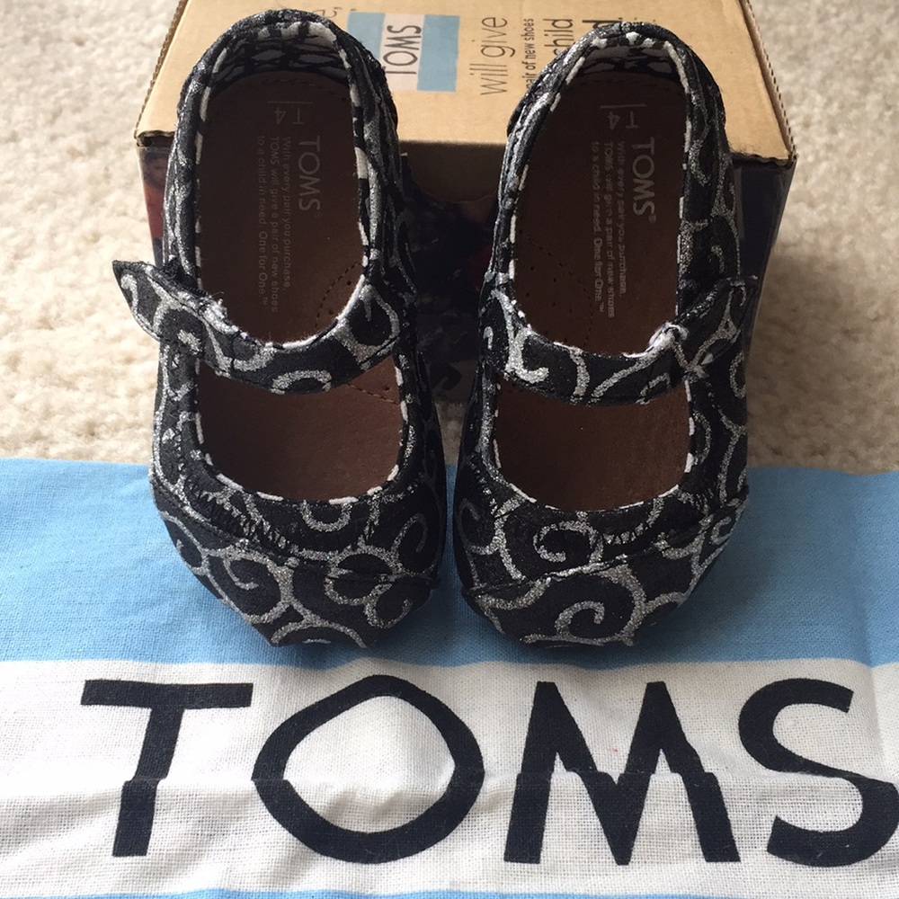 TOMS Mary Jane Black swirl Pattern shoes